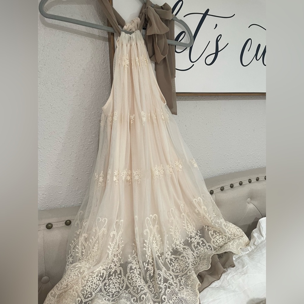 Ryu Cream Backless Lace Dress